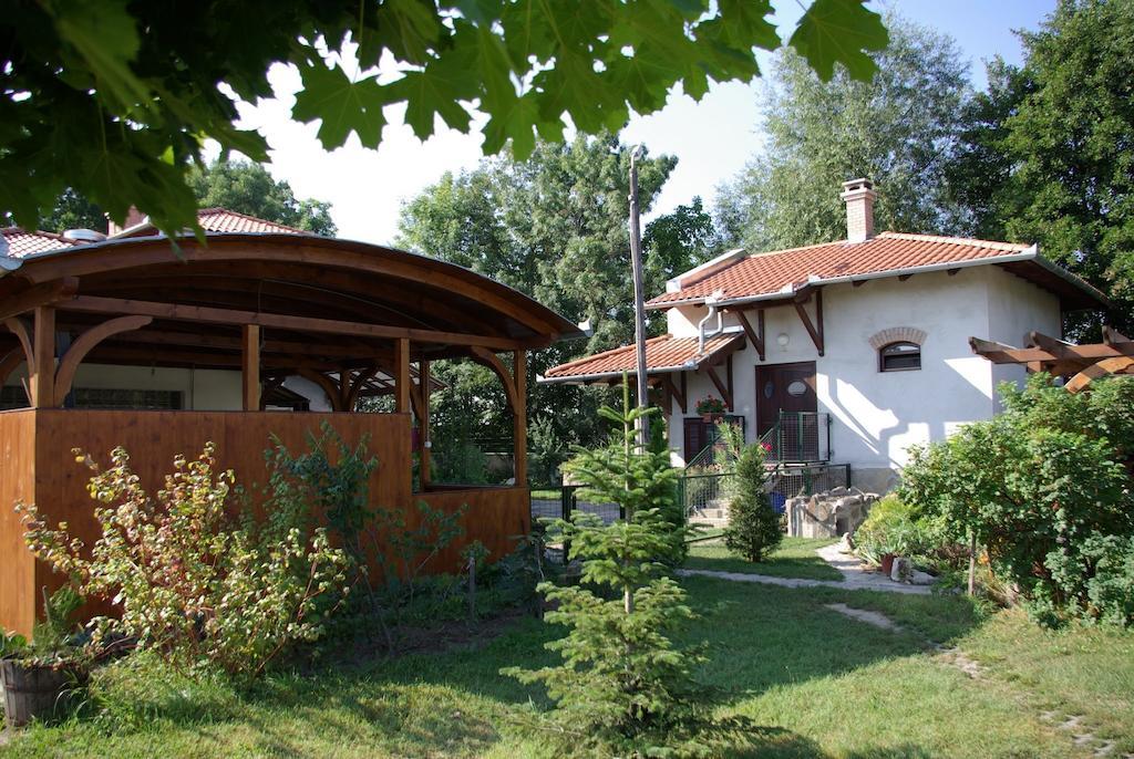 Отель Dabasi Lovas Vendeghaz Экстерьер фото